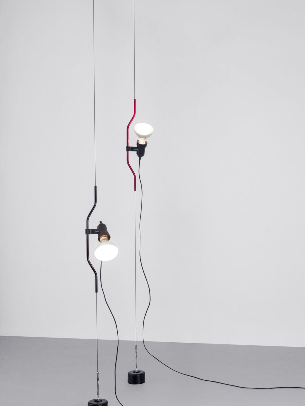 Lampada a Cavo Tensionato da Pavimento a Soffitto – Faro Regolabile