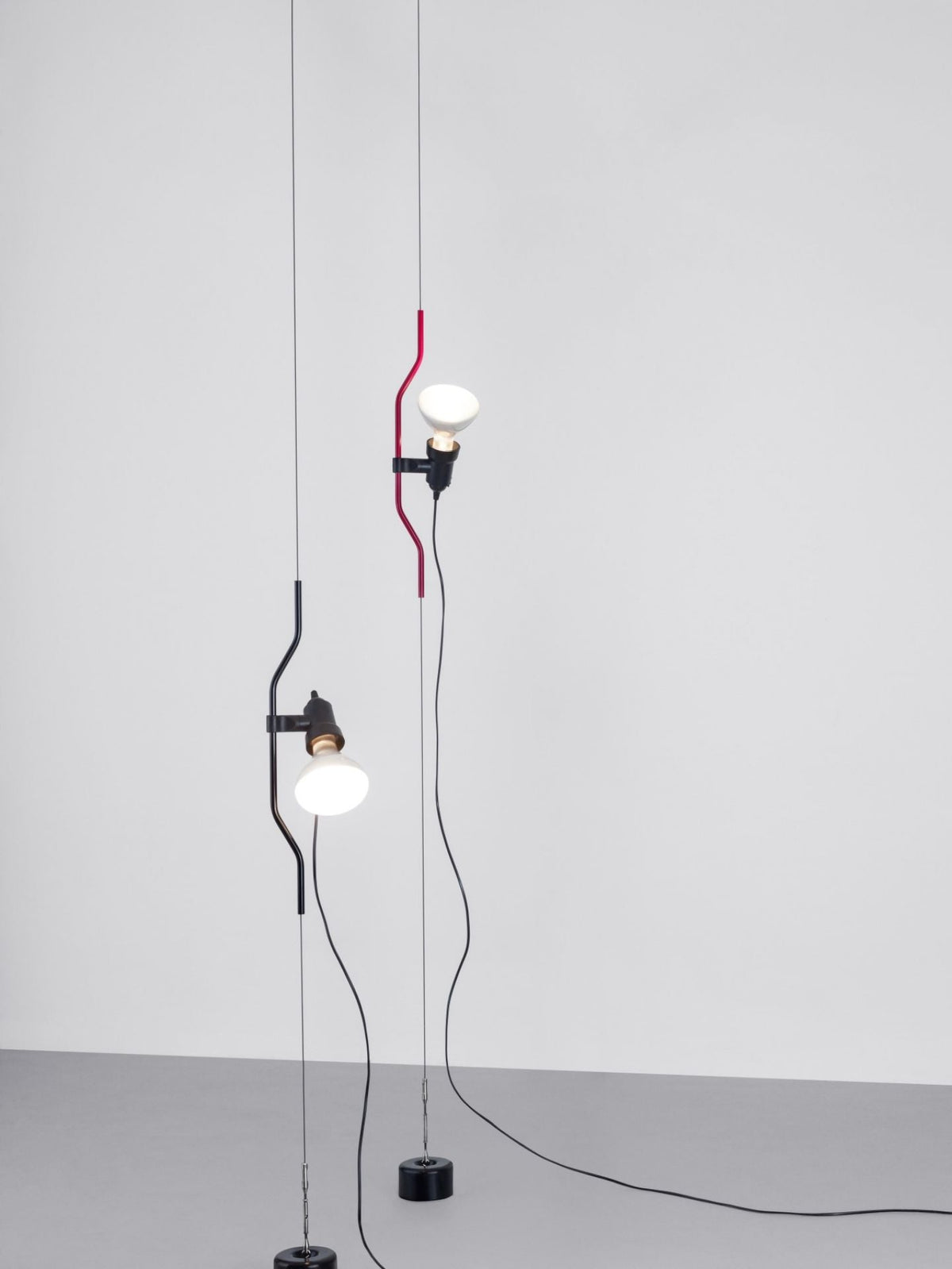 Lampada a Cavo Tensionato da Pavimento a Soffitto – Faro Regolabile