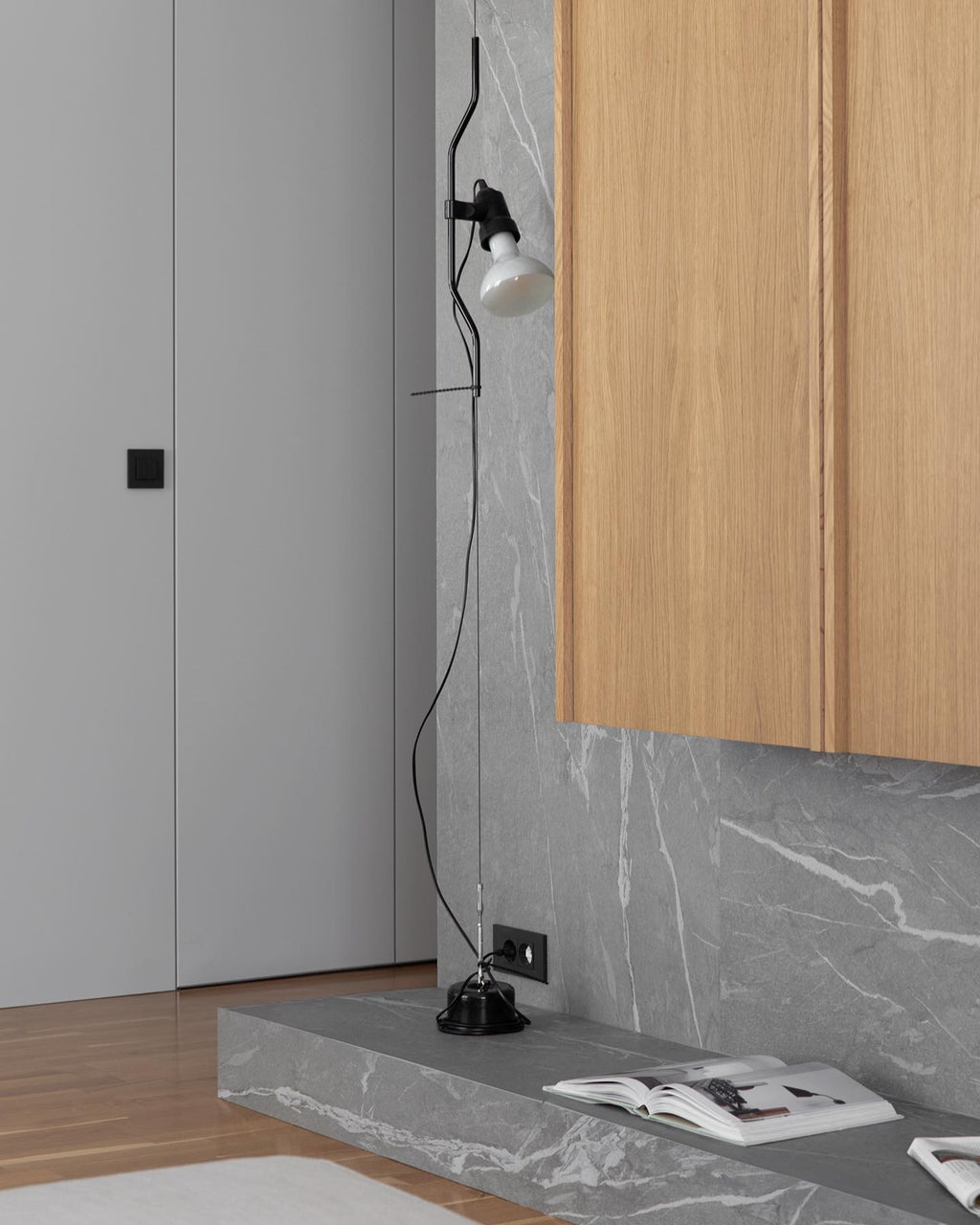 Lampada a Cavo Tensionato da Pavimento a Soffitto – Faro Regolabile