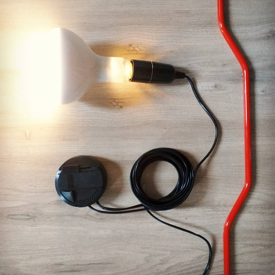Lampada a Cavo Tensionato da Pavimento a Soffitto – Faro Regolabile
