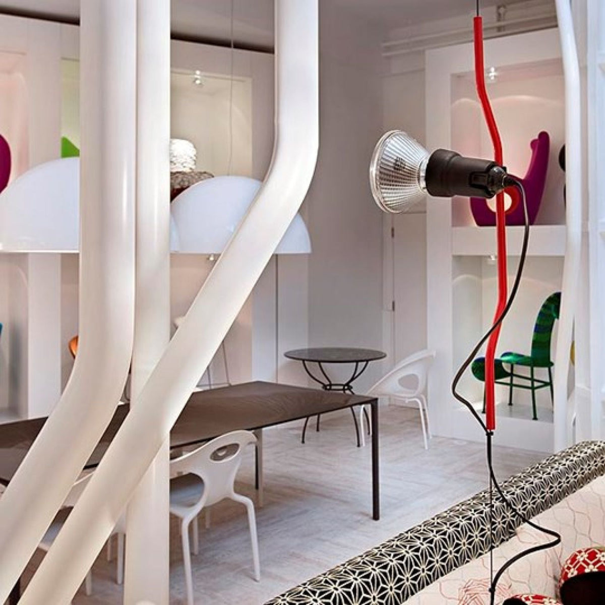 Lampada a Cavo Tensionato da Pavimento a Soffitto – Faro Regolabile