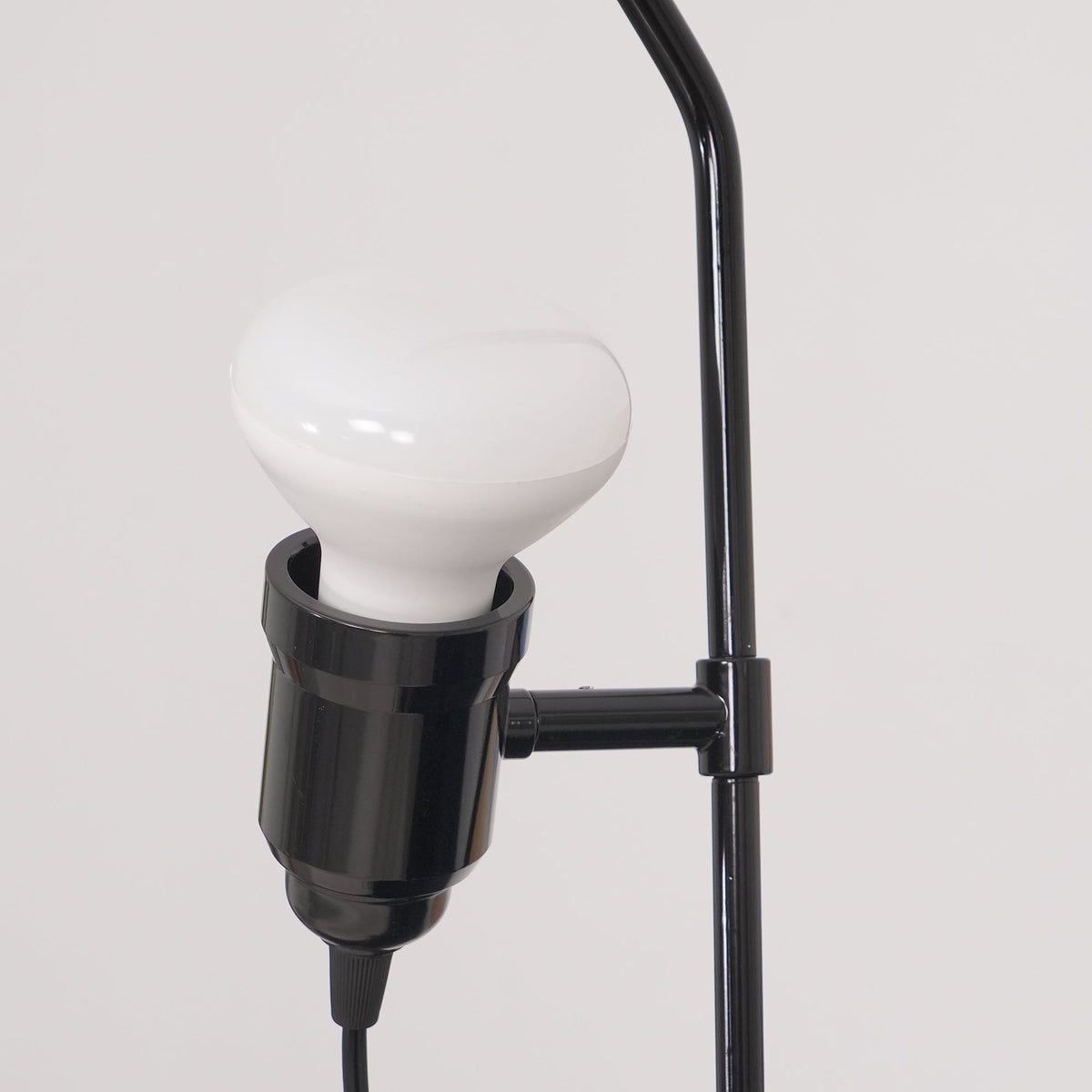 Lampada a Cavo Tensionato da Pavimento a Soffitto – Faro Regolabile