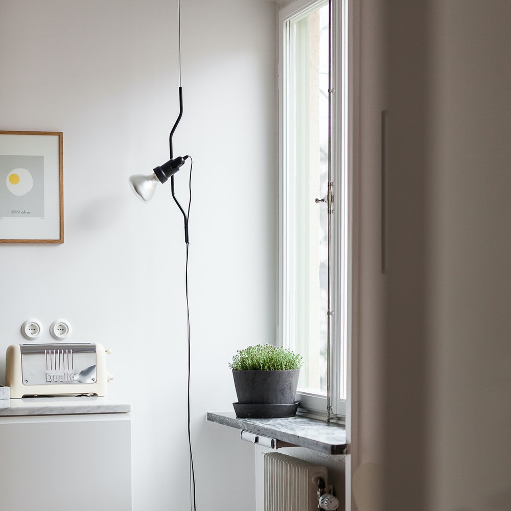 Lampada a Cavo Tensionato da Pavimento a Soffitto – Faro Regolabile