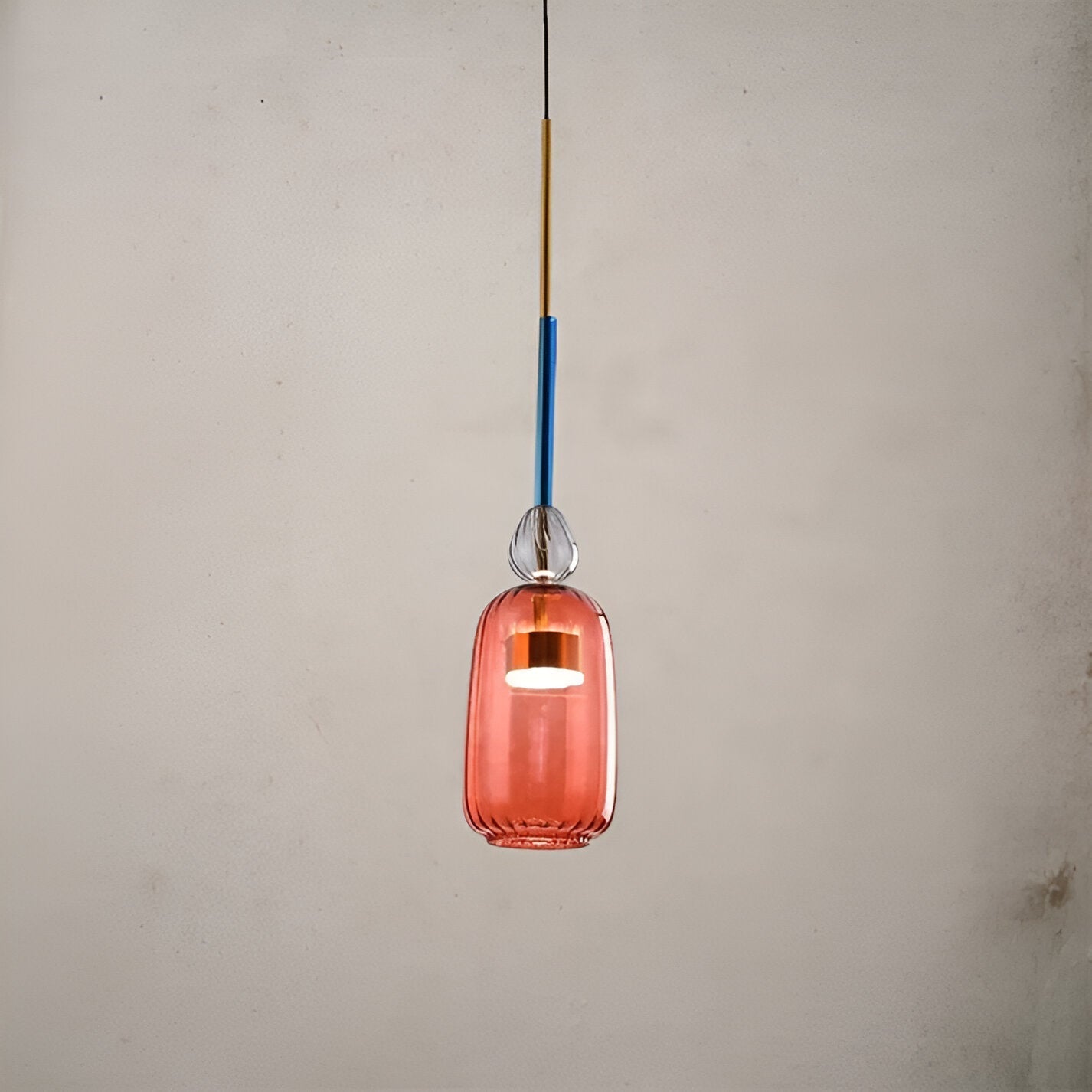 Lampada a sospensione in vetro colorato pastello con paralume a campana