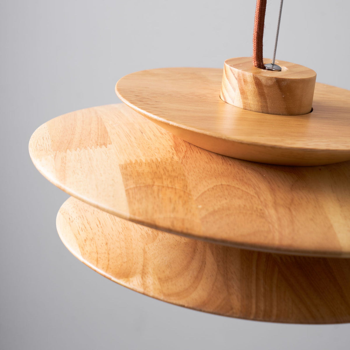 Lampada a sospensione in legno a disco Cascade