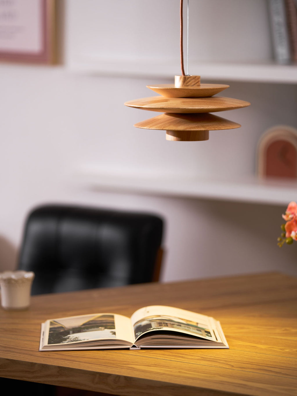 Lampada a sospensione in legno a disco Cascade