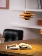 Lampada a sospensione in legno a disco Cascade
