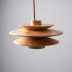 Lampada a sospensione in legno a disco Cascade