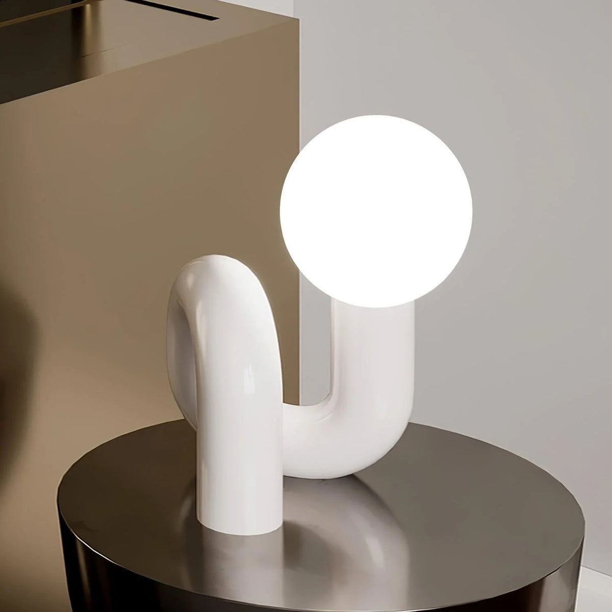 Lampada da Tavolo Giocosa a Forma di N