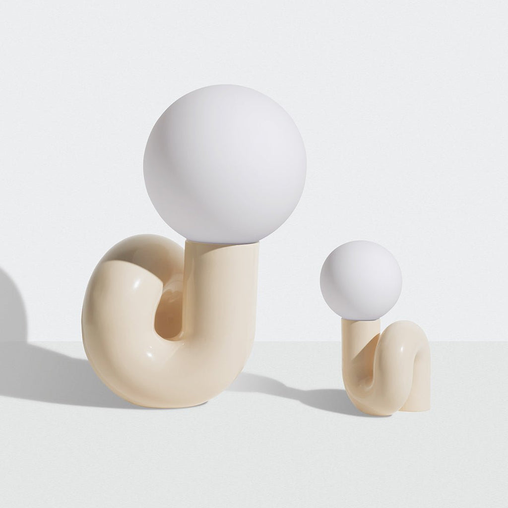 Lampada da Tavolo Giocosa a Forma di N