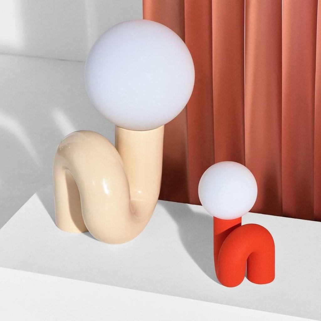 Lampada da Tavolo Giocosa a Forma di N