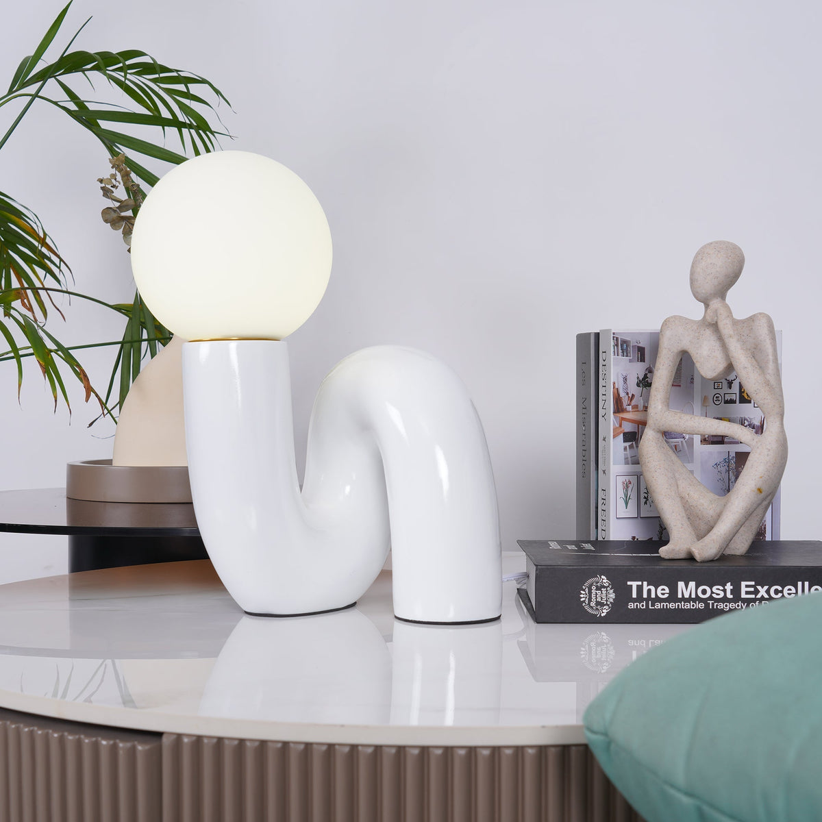 Lampada da Tavolo Giocosa a Forma di N
