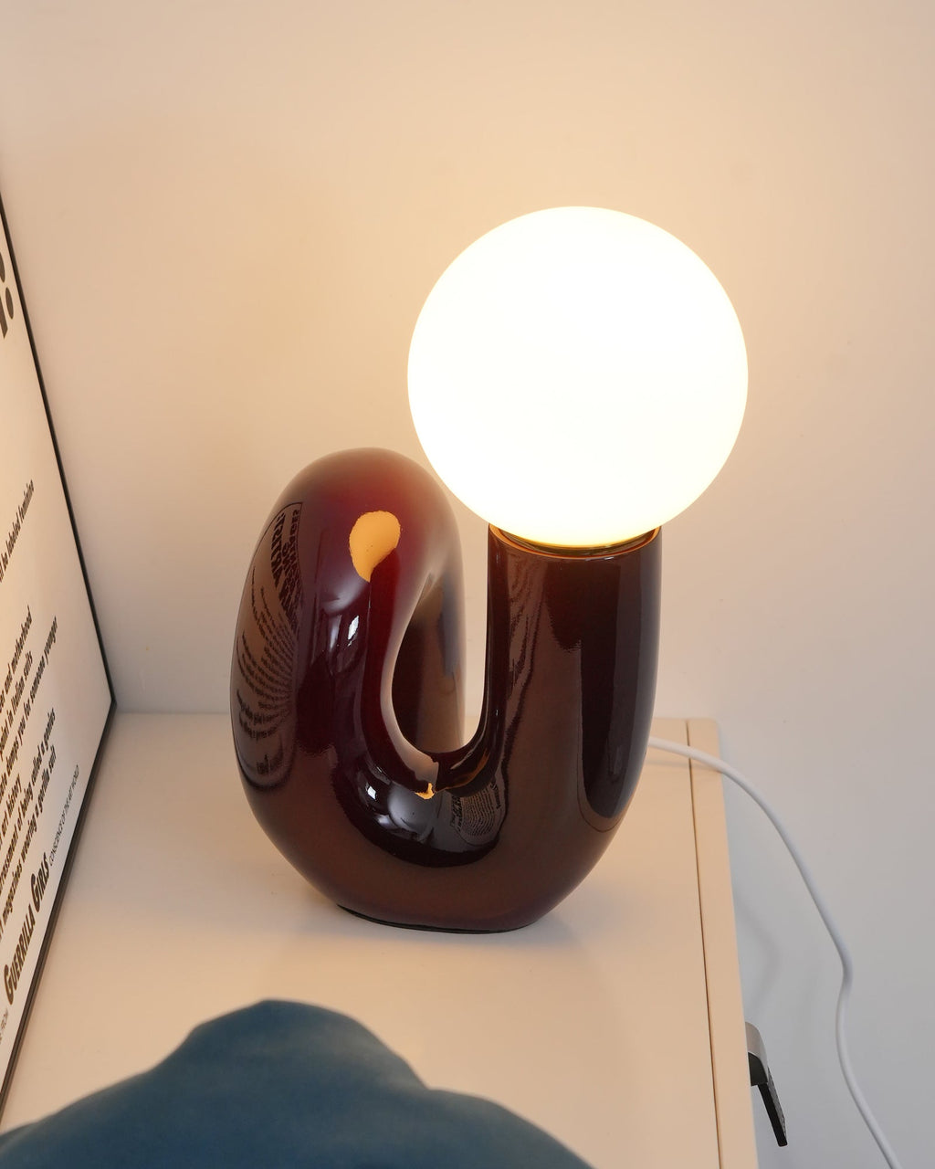 Lampada da Tavolo Giocosa a Forma di N