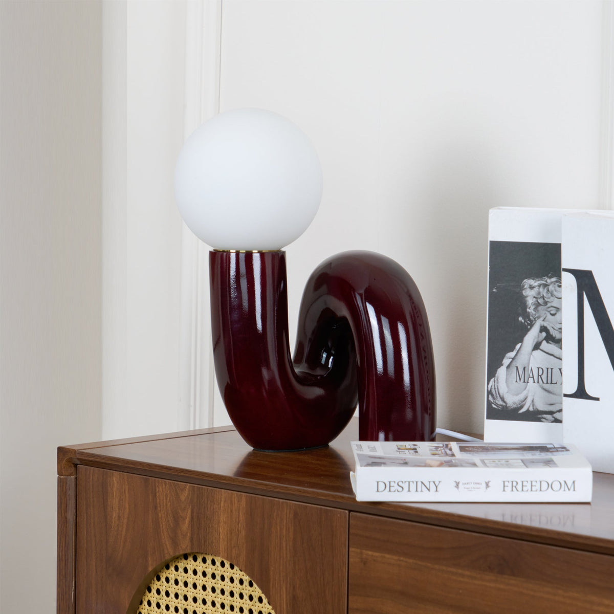 Lampada da Tavolo Giocosa a Forma di N