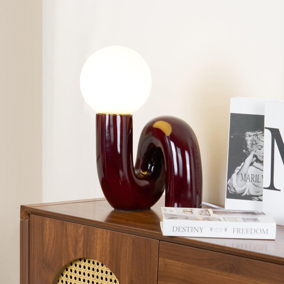 Lampada da Tavolo Giocosa a Forma di N