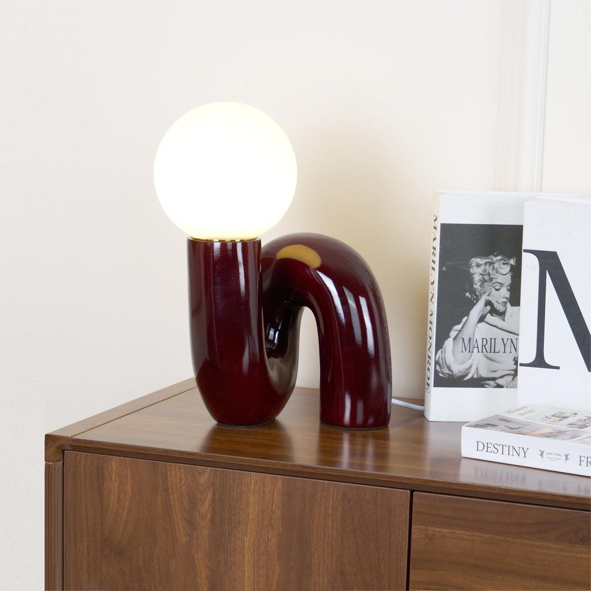 Lampada da Tavolo Giocosa a Forma di N