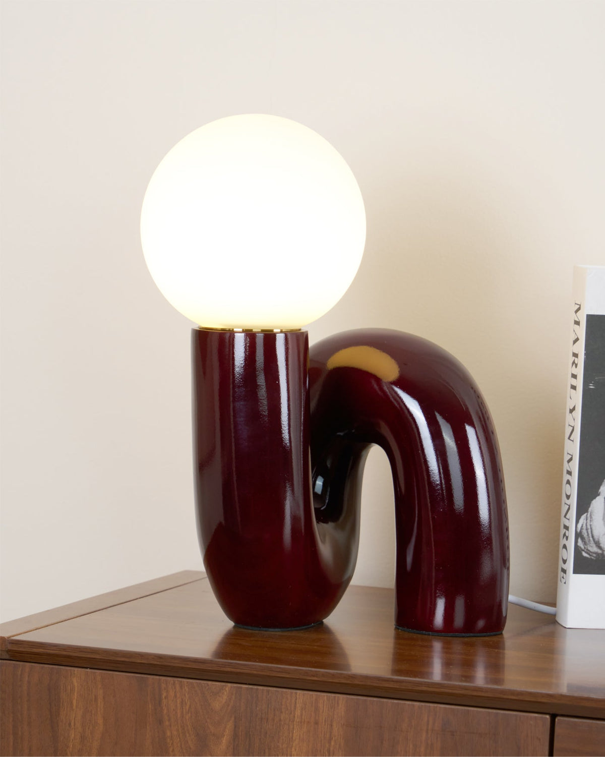 Lampada da Tavolo Giocosa a Forma di N