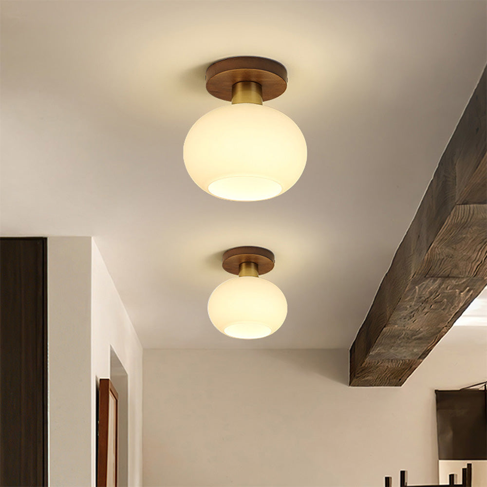 Pluvo Lampada da soffitto – Legno e ottone – Bianco – Compatta – Illuminazione elegante per soggiorno e camera da letto