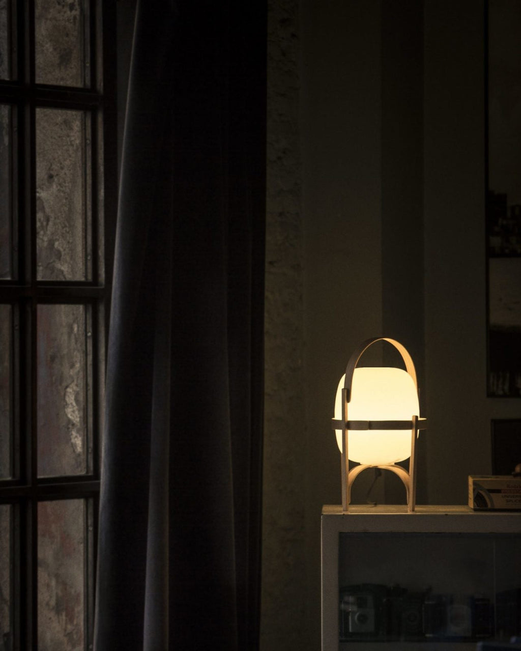 Lampada da Tavolo in Vetro a Forma di Lanterna Portatile