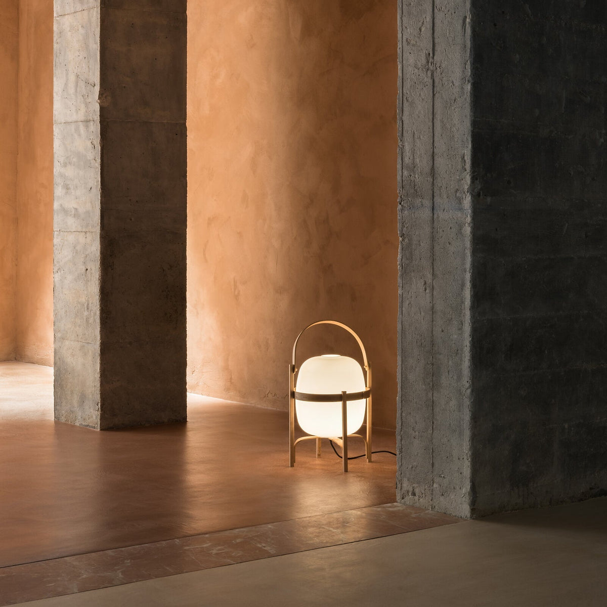 Lampada da Tavolo in Vetro a Forma di Lanterna Portatile