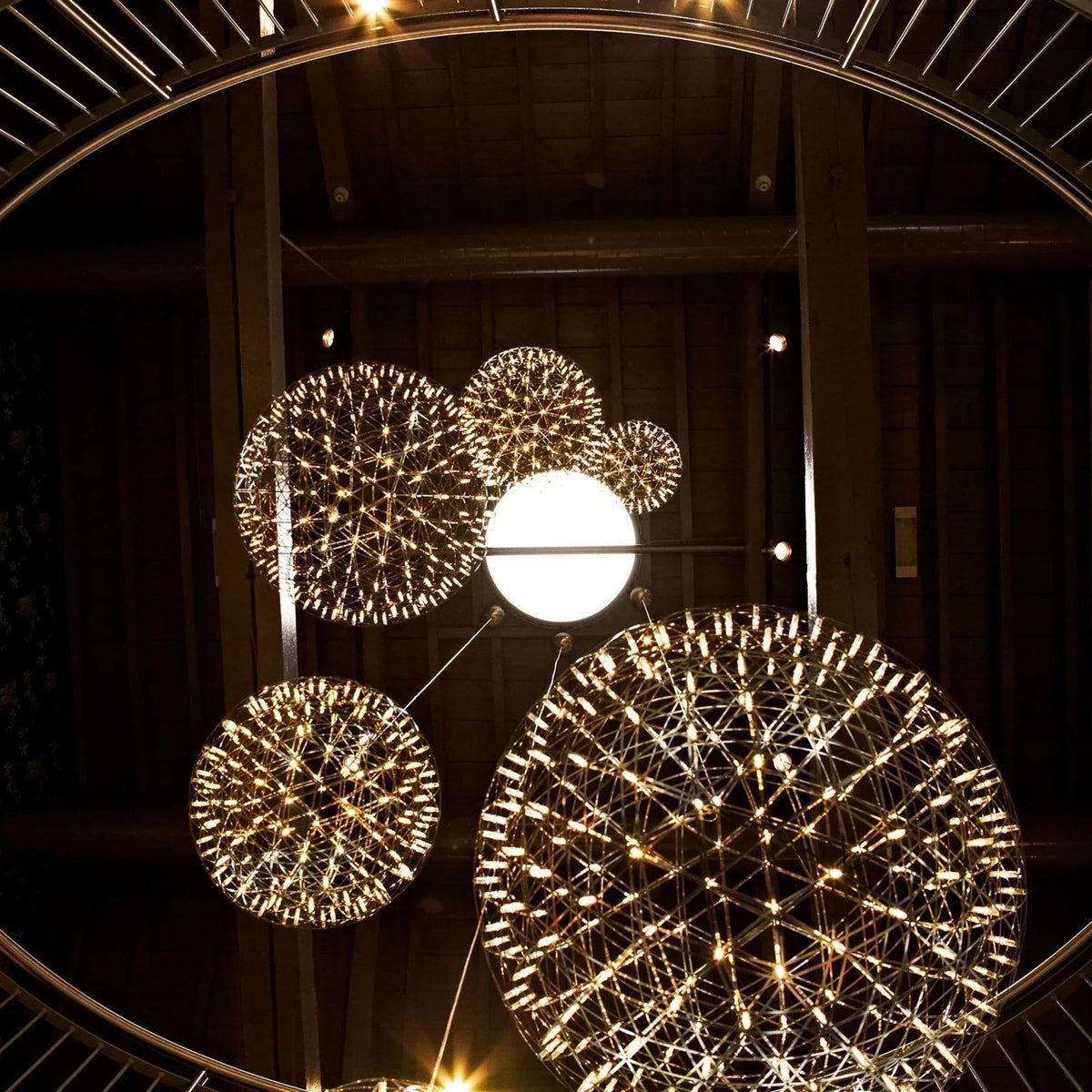 Sfera Pendente LED Geodetica