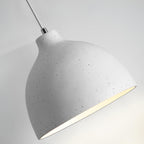 Lampada a sospensione in resina