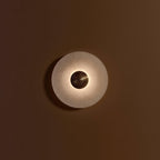 Lampada da Parete Rotonda in Alabastro con Finitura in Ottone