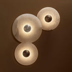 Lampada da Parete Rotonda in Alabastro con Finitura in Ottone