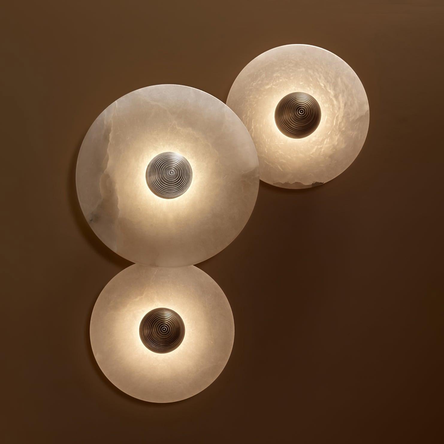 Lampada da Parete Rotonda in Alabastro con Finitura in Ottone
