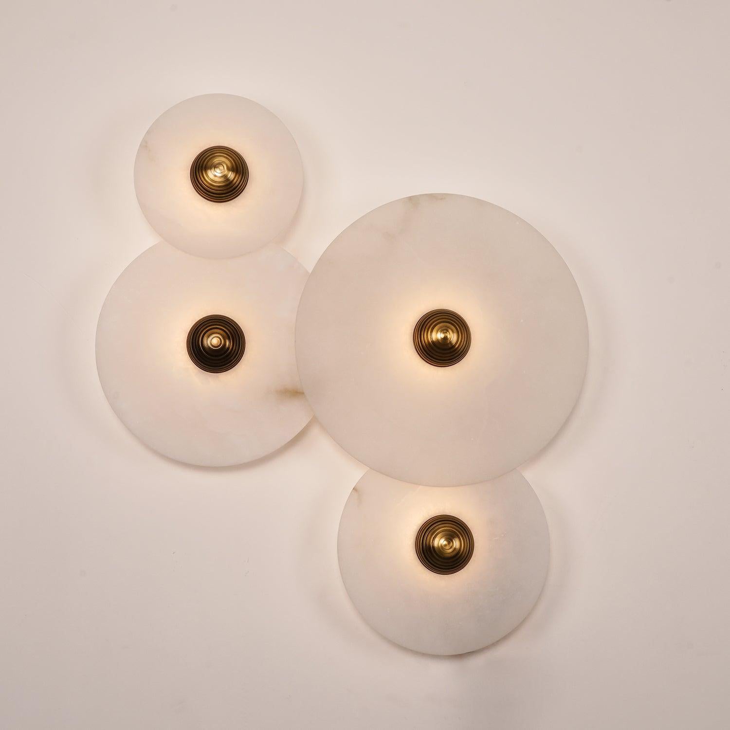 Lampada da Parete Rotonda in Alabastro con Finitura in Ottone