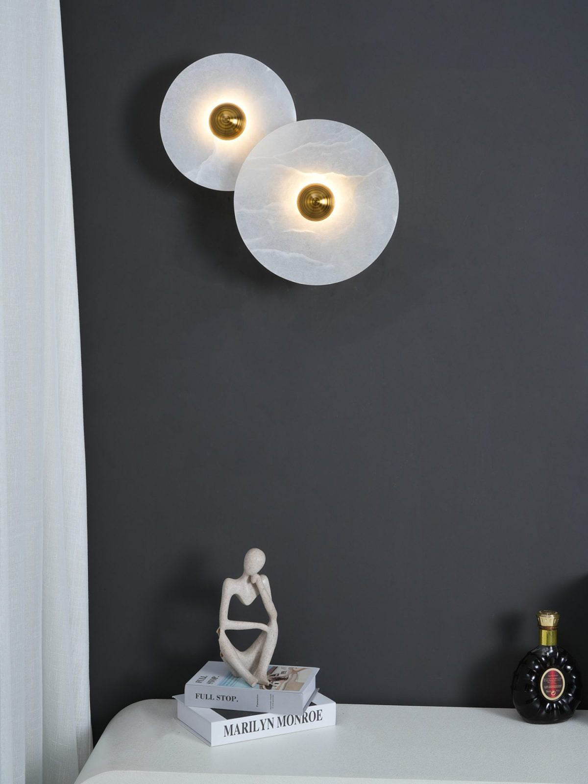 Lampada da Parete Rotonda in Alabastro con Finitura in Ottone