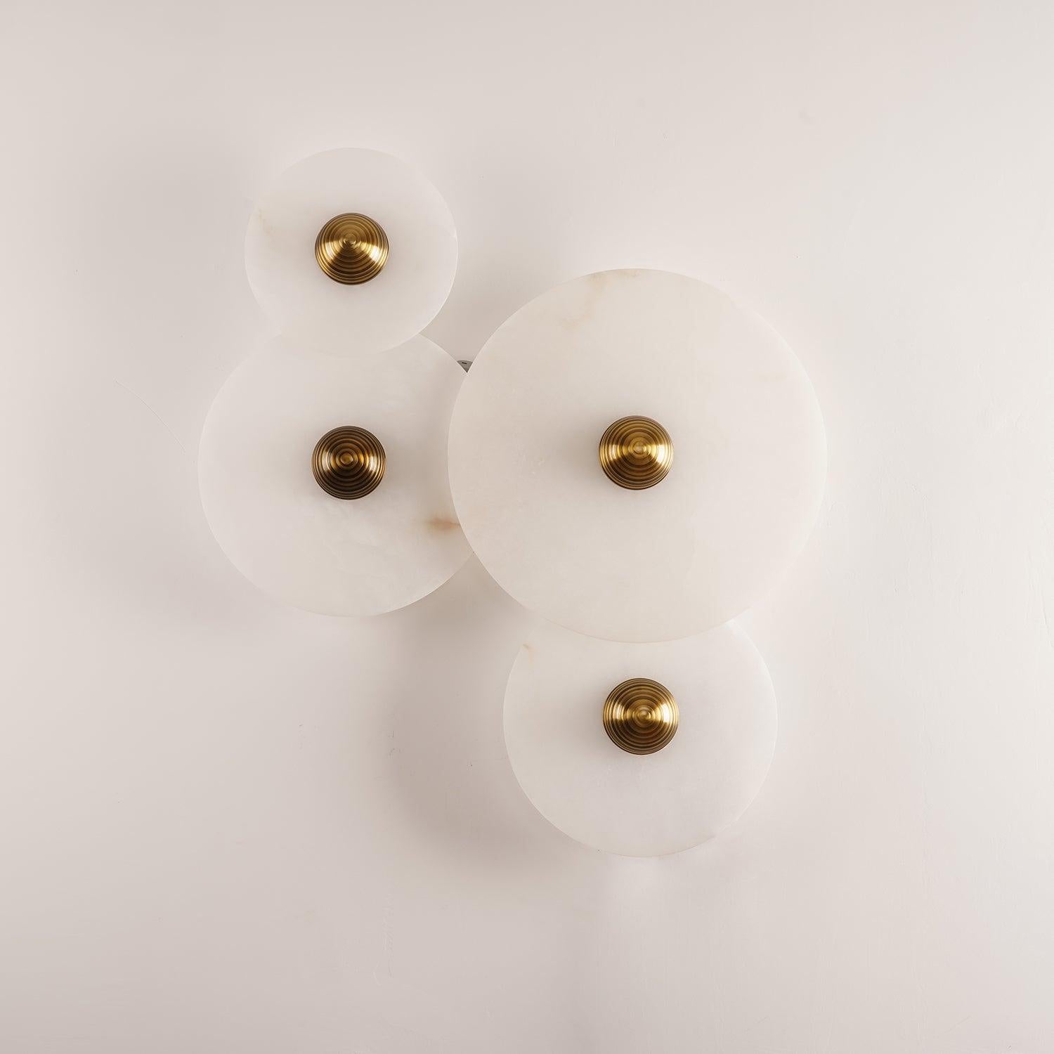 Lampada da Parete Rotonda in Alabastro con Finitura in Ottone