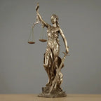 JustiMuse – Scultura di Lady Justice con pesi bilanciati ed eleganza senza tempo