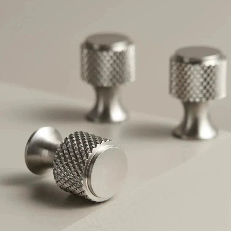 Manopole Kairi con Intaglio a Diamante