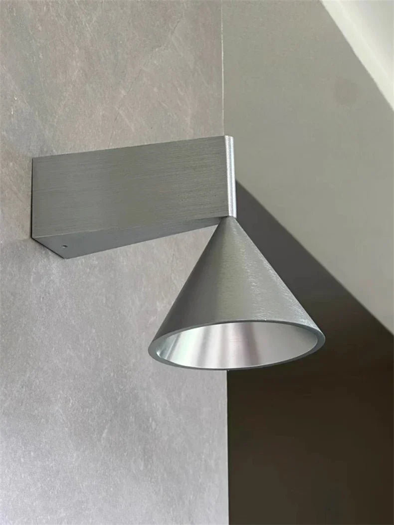 LumoCone Lampada da Parete Minimalista Italiana