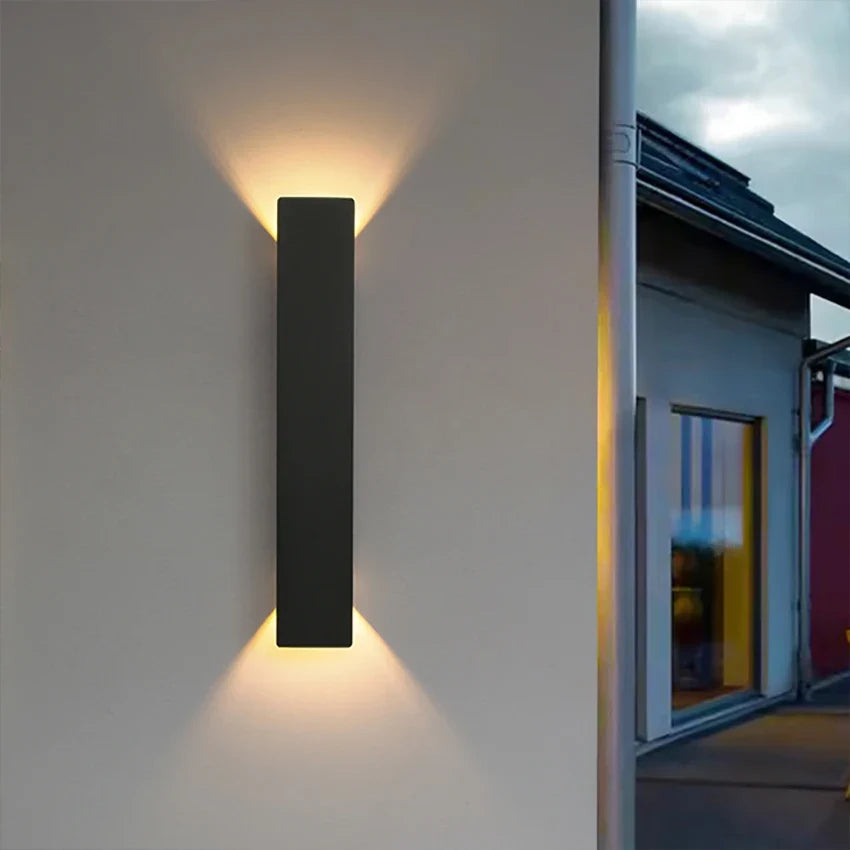 LumaShield Duo – Lampada da Parete LED Nera & Bianca