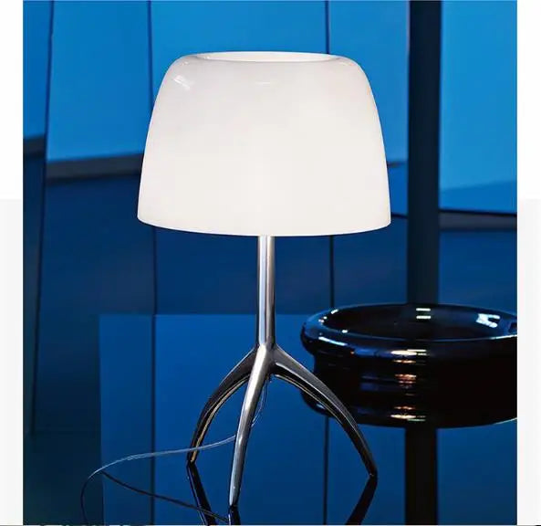 LumiereGlow Bauhaus Lampada da Tavolo a Tre Piedi