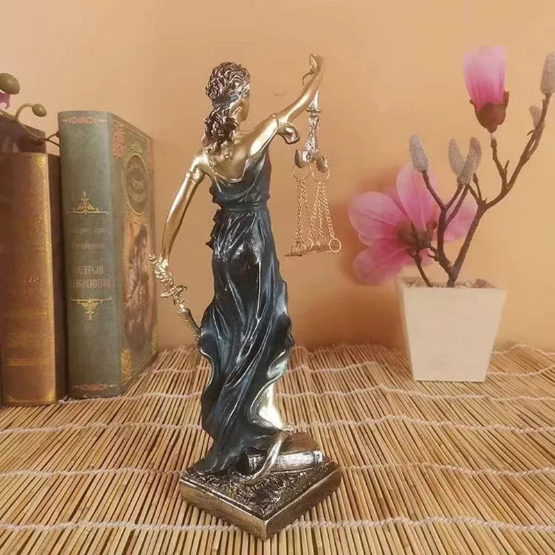 Statua della Giustizia - Statua antica in bronzo della dea della giustizia per un arredamento senza tempo