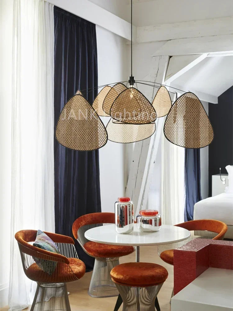 Lampadario in rattan e bambù dal design moderno