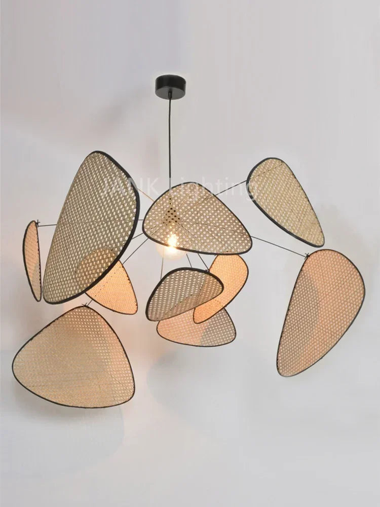 Lampadario in rattan e bambù dal design moderno