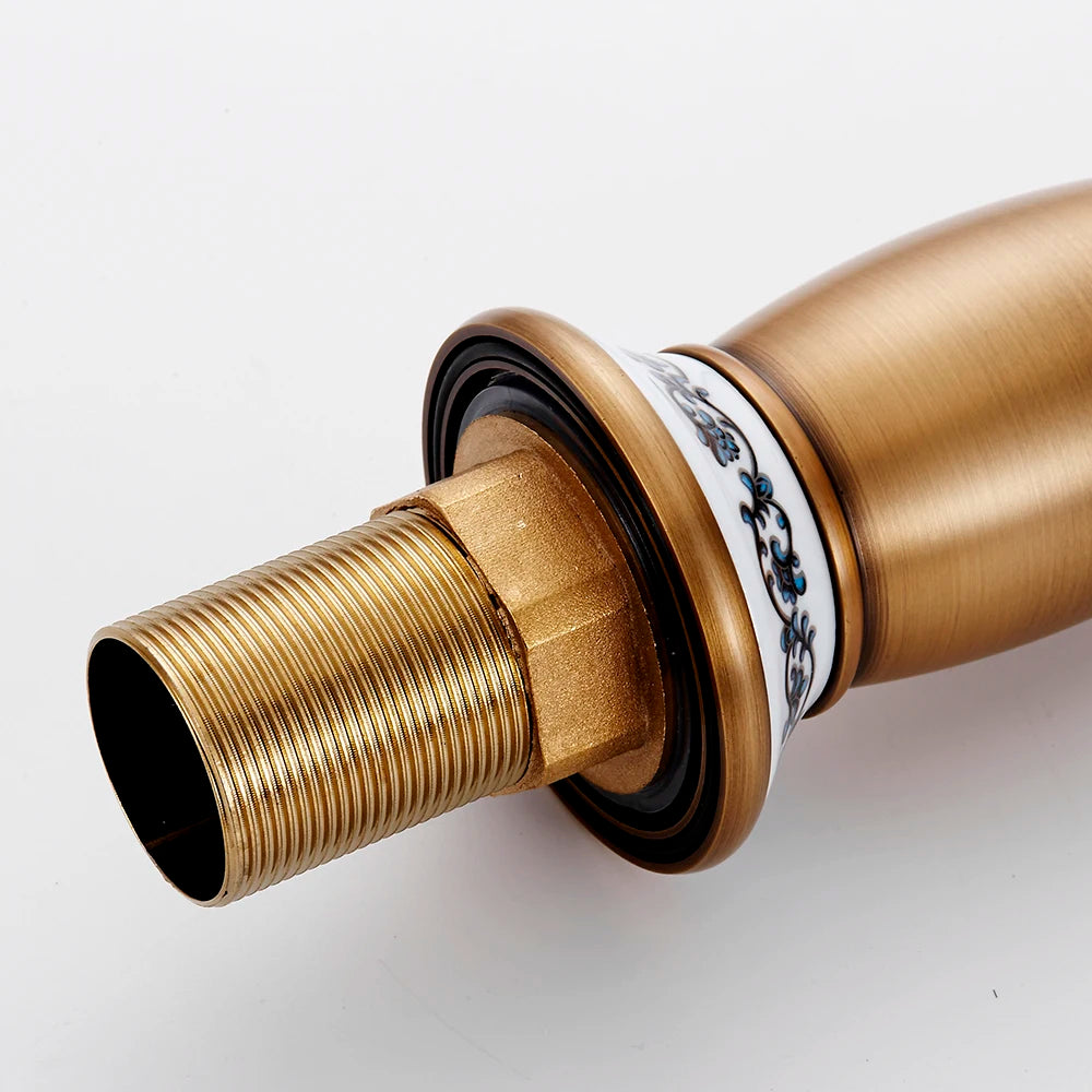 AntiqueFlow – Rubinetto da pavimento classico con design retro e controllo a leva singola