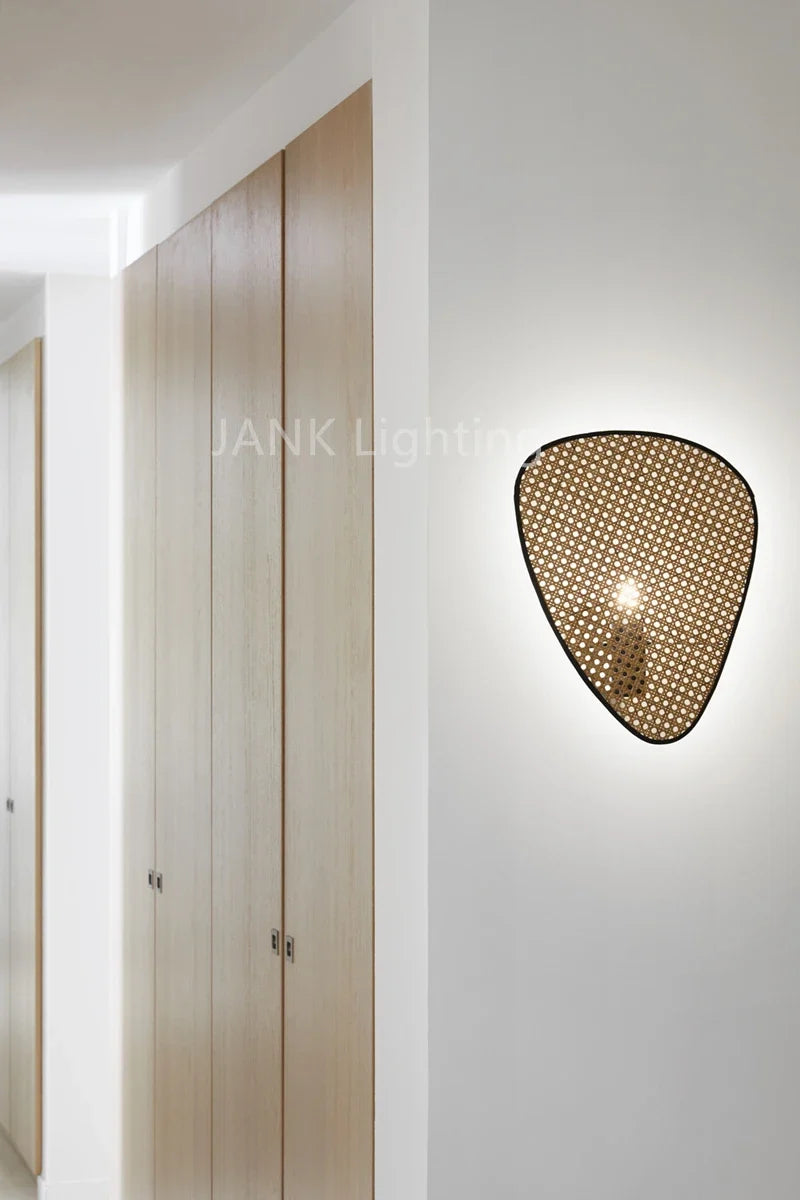 Lampadario in rattan e bambù dal design moderno