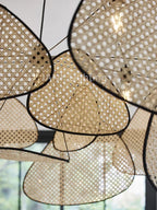 Lampadario in rattan e bambù dal design moderno