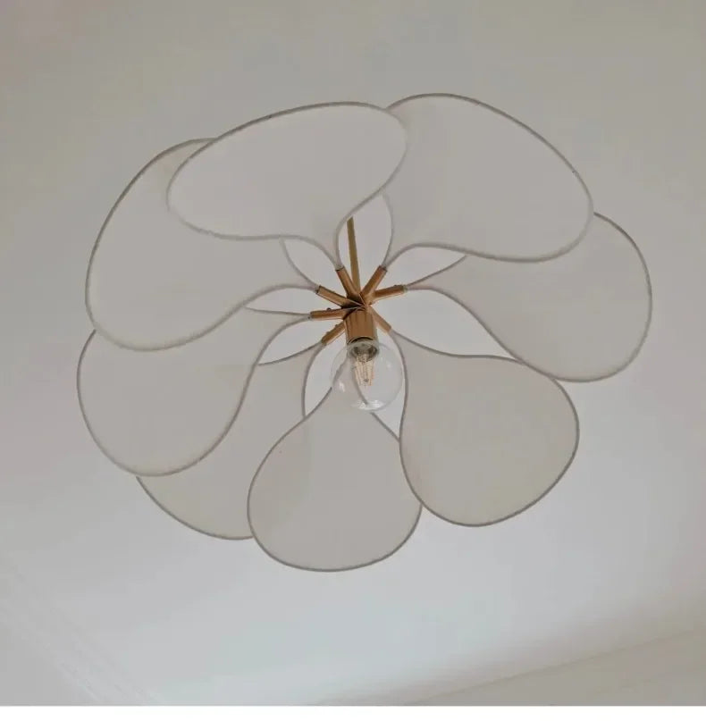 LumaFlora Petal Light – Lampada a Sospensione in Tessuto Artistico con Petali Colorati
