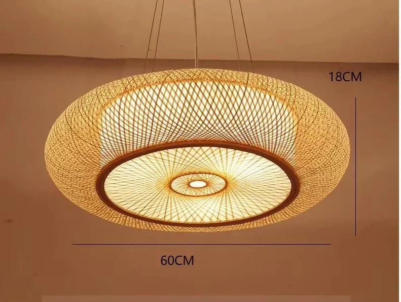 BambuLoom Grace: Lampada a Sospensione in Rattan e Bambù Fatta a Mano