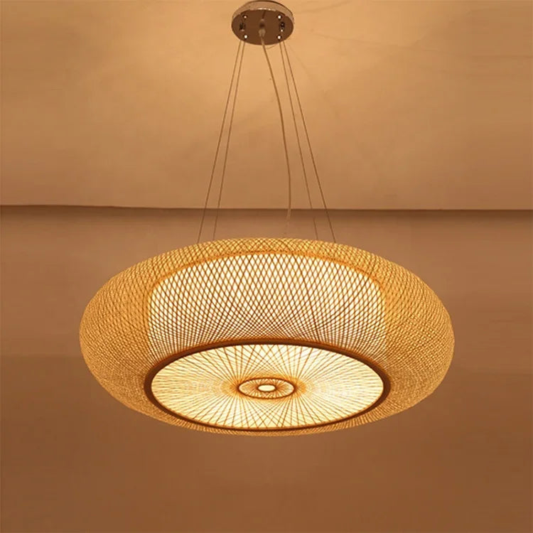 BambuLoom Grace: Lampada a Sospensione in Rattan e Bambù Fatta a Mano