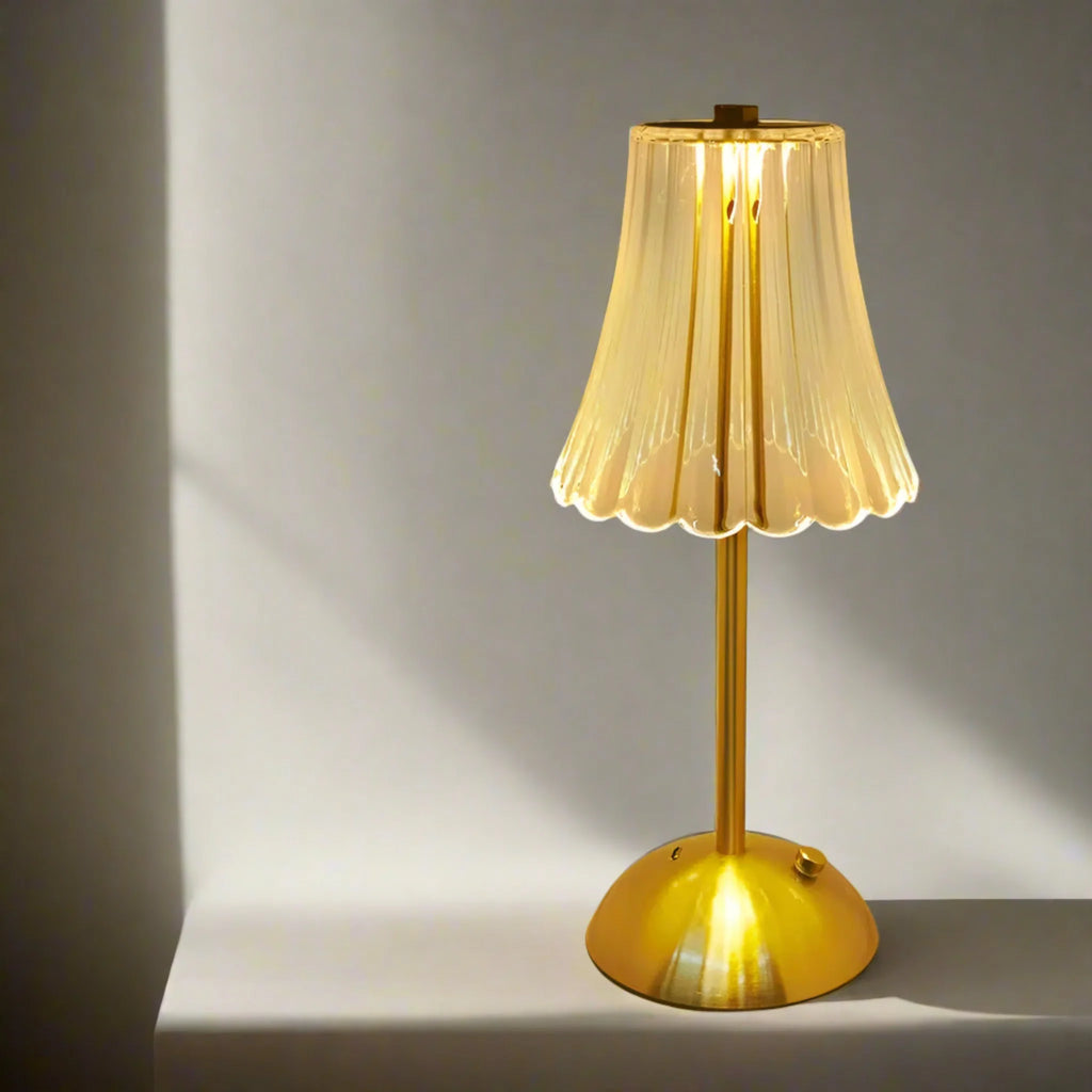 Lampada da Tavolo Ricaricabile con Paralume in Vetro Rigato e Luce LED
