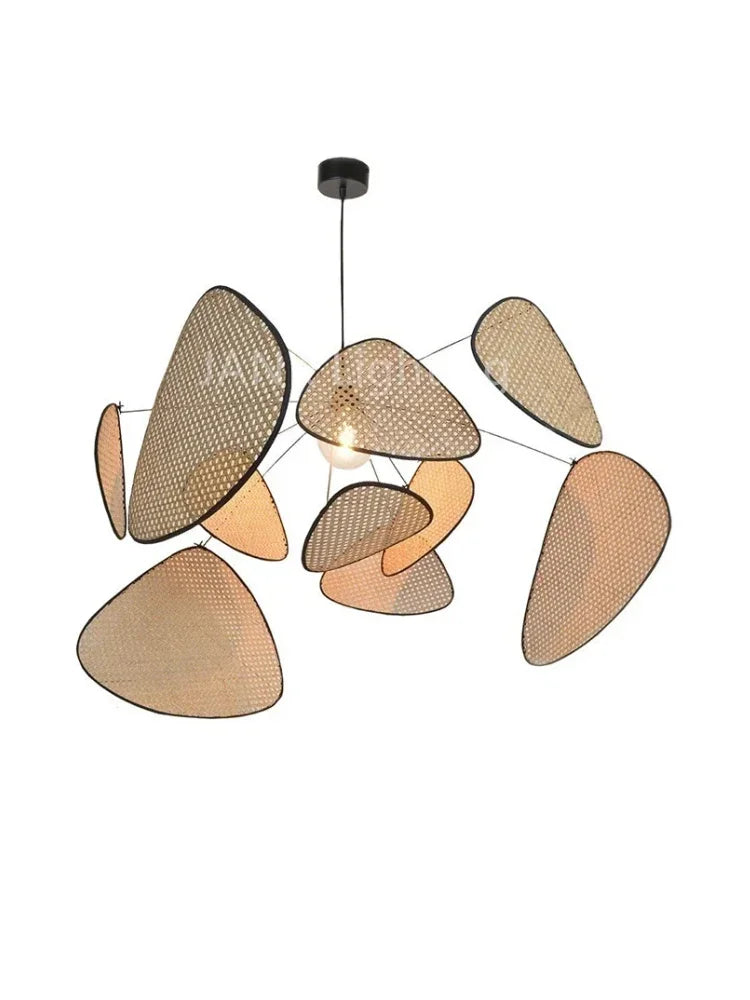 Lampadario in rattan e bambù dal design moderno