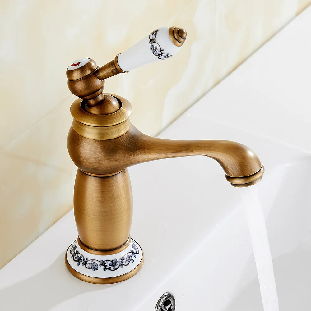 AntiqueFlow – Rubinetto da pavimento classico con design retro e controllo a leva singola