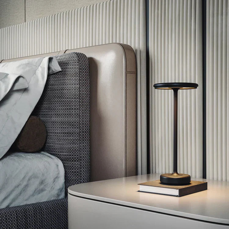 Lampada da Tavolo Ricaricabile LED a Cono in Ottone Moderno 1 Luce